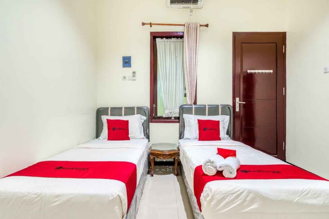 Reddoorz Syariah @ Ketintang Surabaya Hotel Екстериор снимка