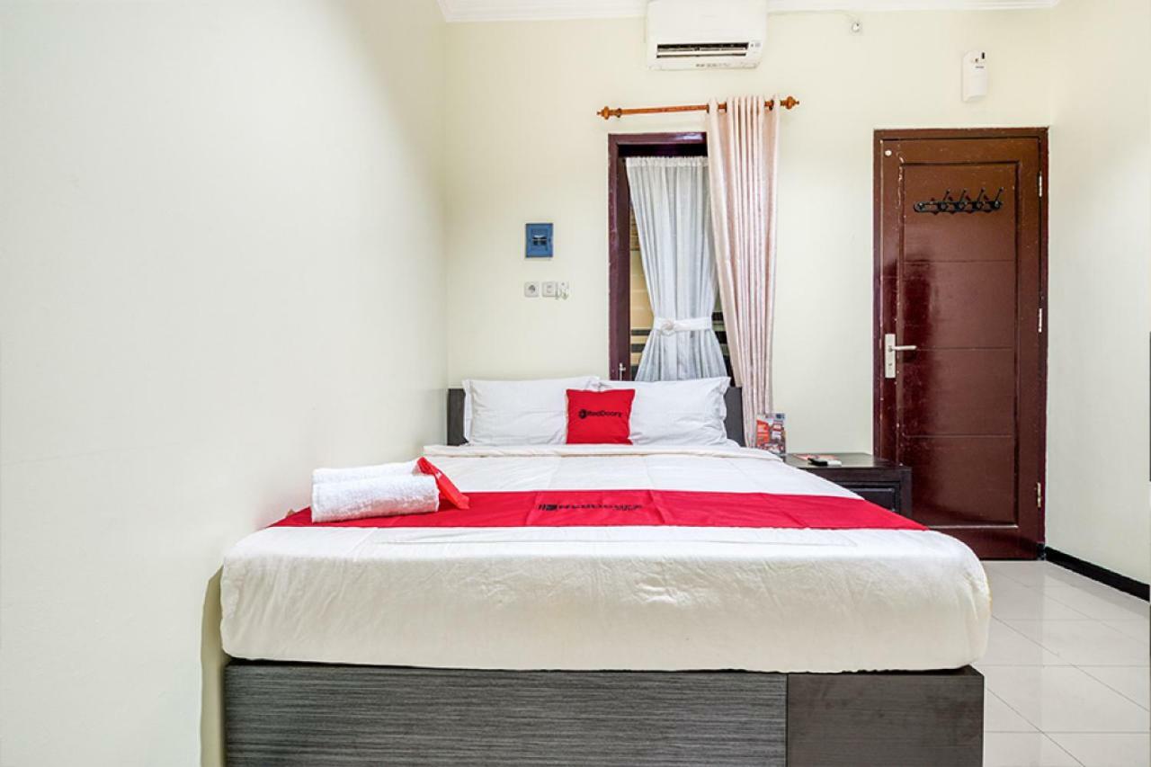 Reddoorz Syariah @ Ketintang Surabaya Hotel Екстериор снимка